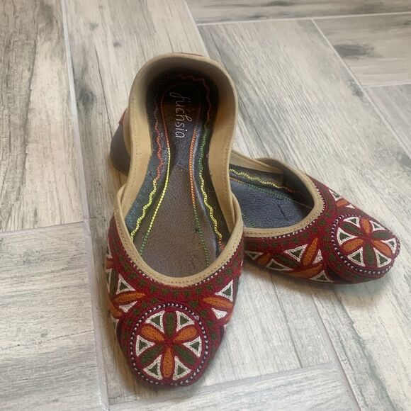 Fuchsia Shoes Size  8 - Picture 1 of 5